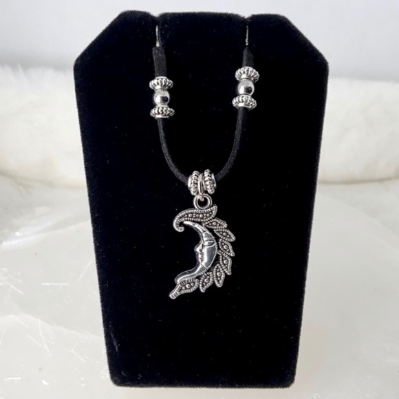 π΄ SALE ! red dot items are 2 for $25 . Bundle more than 3 and its $10 each π - Picture 3 of 10